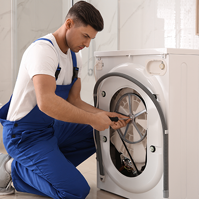 Découvrez comment remplacer facilement la courroie de votre machine à laver