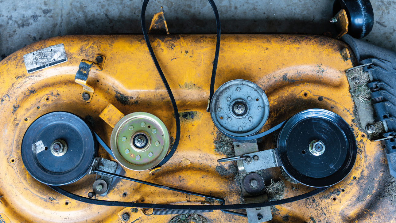Découvrez comment remettre une courroie sur un tracteur tondeuse simplement