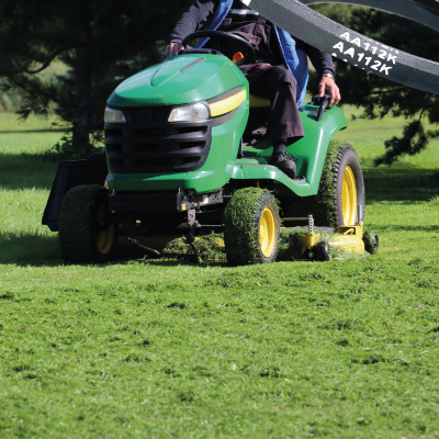 Découvrez comment trouver la référence d’une courroie tracteur tondeuse simplement